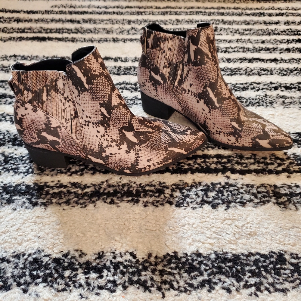 AE Snakeskin Pointed Toe bootie
